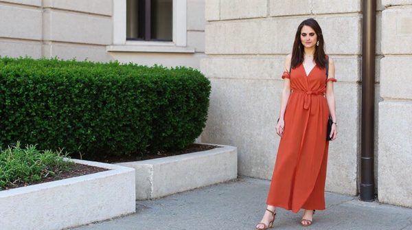 Robe terracotta : 5 façons de l'adopter avec style partout