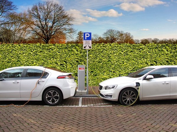 Est-ce qu'il existe un annuaire des hôtels ou recharger sa voiture électrique ?