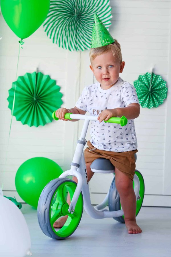 Aidez votre enfant à développer son équilibre avec un vélo sans pédales !