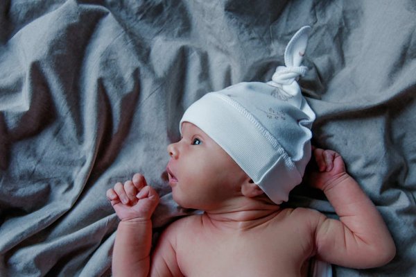 Bonnet bébé garçon : les critères à prendre en compte pour choisir le bon modèle